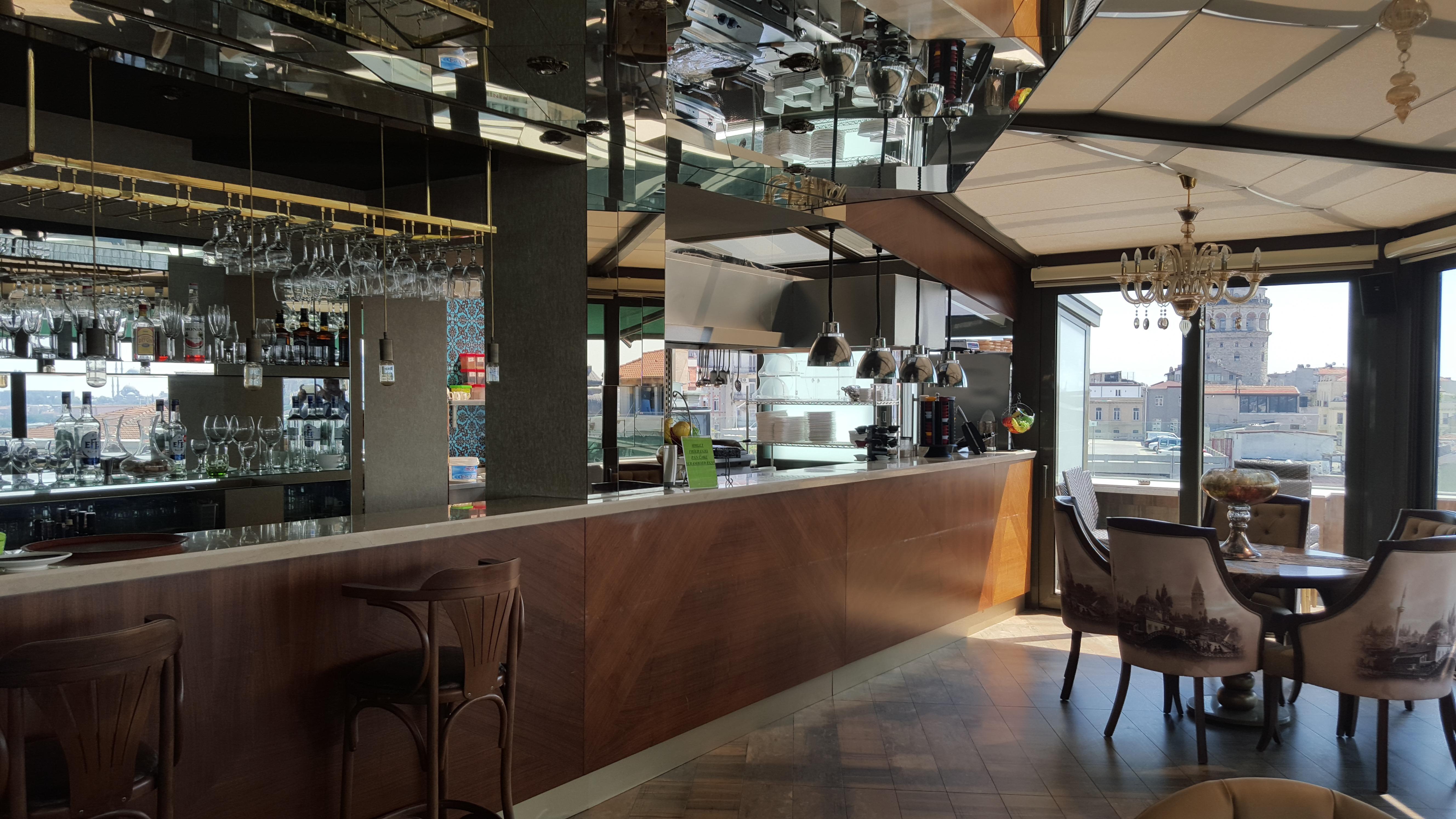 โรงแรมดารู สุลต่าน กาลาตา อิสตันบูล ภายนอก รูปภาพ The bar at the restaurant