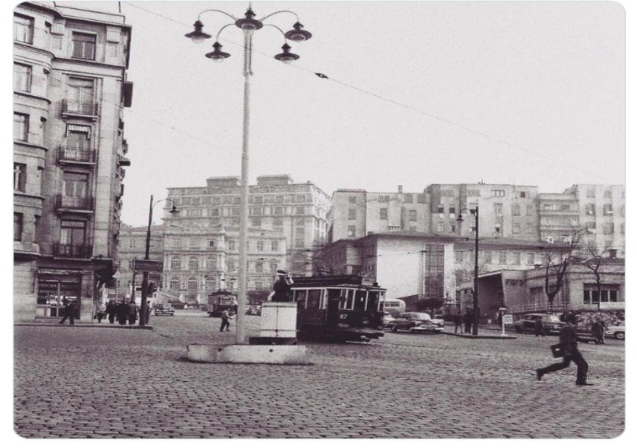 โรงแรมดารู สุลต่าน กาลาตา อิสตันบูล ภายนอก รูปภาพ The square in 1980