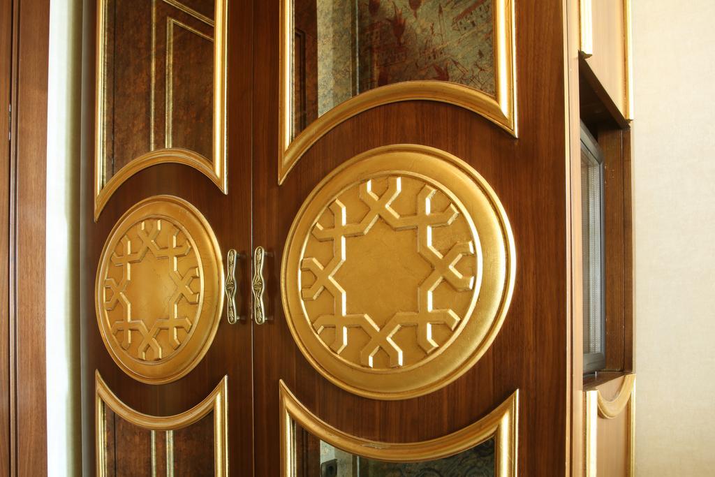 โรงแรมดารู สุลต่าน กาลาตา อิสตันบูล ภายนอก รูปภาพ The Star of David on the door of a synagogue